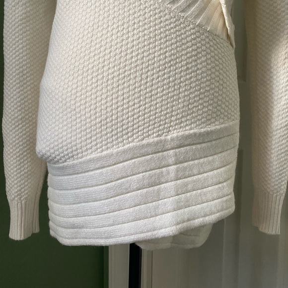 🤍 BEBE WRAP FRONT CREAM SWEATER 🤍 - Picture 3 of 6